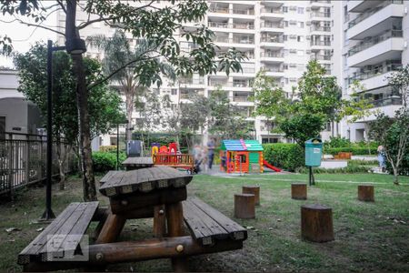 Apartamento à venda com 92m², 3 quartos e 1 vaga Apartamento à venda com 92m², 3 quartos e 1 vagaÁrea comum - Playground