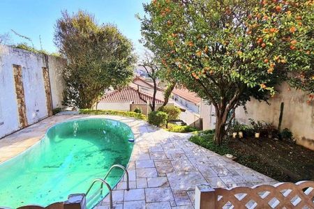 Casa à venda com 326m², 3 quartos e 6 vagas