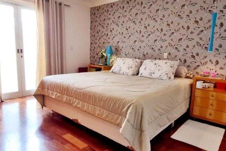 Casa à venda com 326m², 3 quartos e 6 vagas