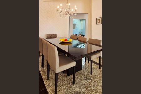 Casa à venda com 326m², 3 quartos e 6 vagas