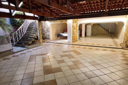 Casa à venda com 326m², 3 quartos e 6 vagas