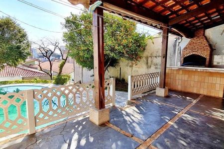 Casa à venda com 326m², 3 quartos e 6 vagas