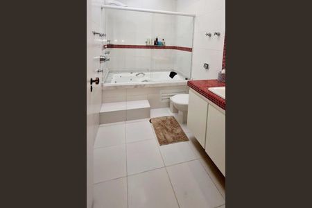 Casa à venda com 326m², 3 quartos e 6 vagas