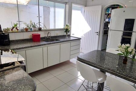 Casa à venda com 326m², 3 quartos e 6 vagas