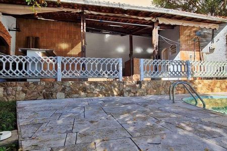 Casa à venda com 326m², 3 quartos e 6 vagas