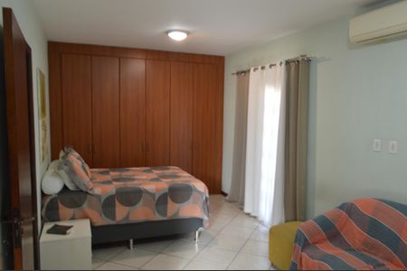 Casa à venda com 350m², 3 quartos e 5 vagasSuíte