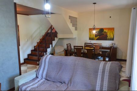 Casa à venda com 350m², 3 quartos e 5 vagasSala