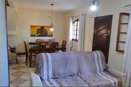 Casa à venda com 350m², 3 quartos e 5 vagasSala