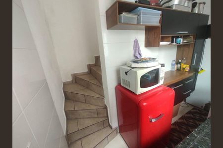 Apartamento à venda com 80m², 2 quartos e 2 vagas Apartamento à venda com 80m², 2 quartos e 2 vagasEscada