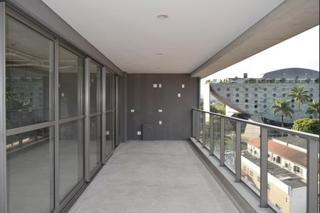 Apartamento à venda com 370m², 3 quartos e 4 vagasVaranda