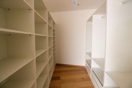 Casa à venda com 462m², 3 quartos e 4 vagasCloset da suíte 1