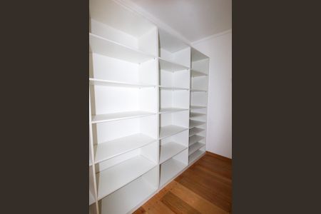 Casa à venda com 462m², 3 quartos e 4 vagasCloset da suíte 2