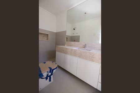 Casa à venda com 462m², 3 quartos e 4 vagasBanheiro da Suíte 2