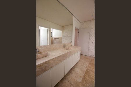 Casa à venda com 462m², 3 quartos e 4 vagasBanheiro da Suíte 1