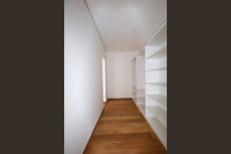 Casa à venda com 462m², 3 quartos e 4 vagasCloset da suíte 3