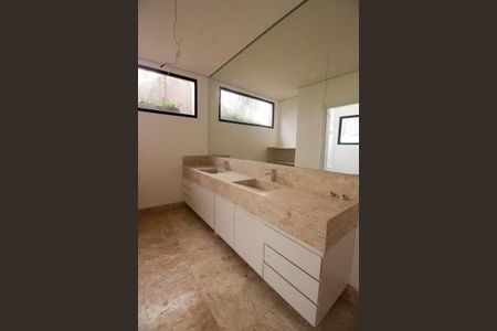 Casa à venda com 462m², 3 quartos e 4 vagasBanheiro da Suíte 1