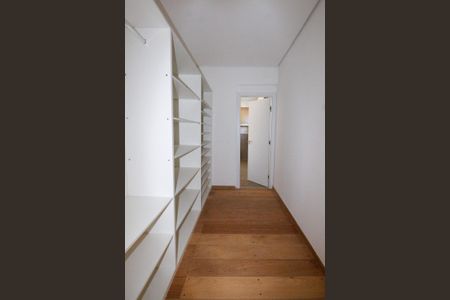 Casa à venda com 462m², 3 quartos e 4 vagasCloset da suíte 3