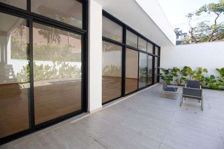 Casa à venda com 462m², 3 quartos e 4 vagasQuintal
