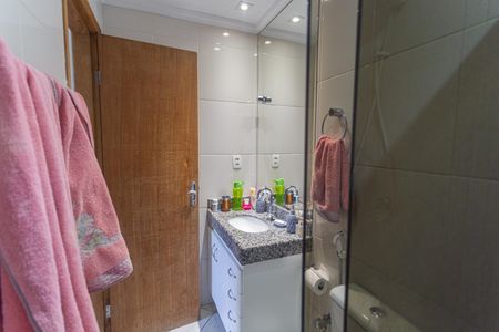 Casa à venda com 222m², 3 quartos e 2 vagas Casa à venda com 222m², 3 quartos e 2 vagasBanheiro da Suíte