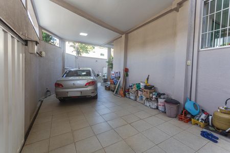 Casa à venda com 222m², 3 quartos e 2 vagas Casa à venda com 222m², 3 quartos e 2 vagasGaragem
