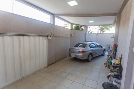 Casa à venda com 222m², 3 quartos e 2 vagas Casa à venda com 222m², 3 quartos e 2 vagasGaragem