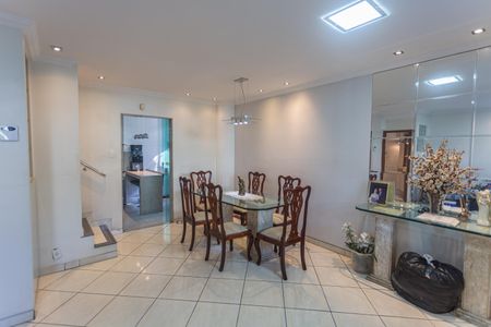 Casa à venda com 222m², 3 quartos e 2 vagasSala