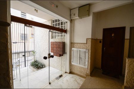 Apartamento à venda com 60m², 2 quartos e sem vaga Apartamento à venda com 60m², 2 quartos e sem vagaHall