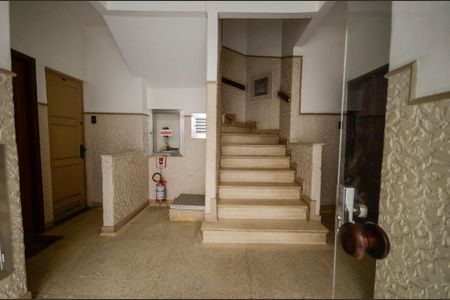 Apartamento à venda com 60m², 2 quartos e sem vaga Apartamento à venda com 60m², 2 quartos e sem vagaHall