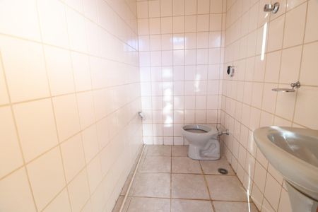 Casa para alugar com 242m², 4 quartos e 2 vagasBanheiro de Serviço