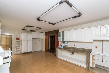 Casa à venda com 500m², 4 quartos e 3 vagas Casa à venda com 500m², 4 quartos e 3 vagasCozinha