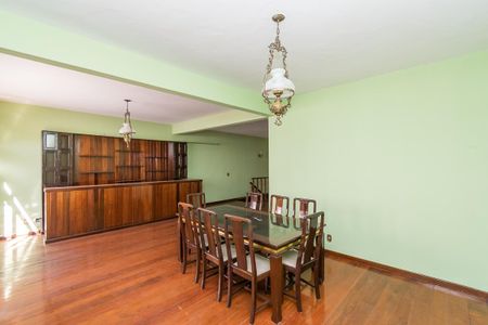 Casa à venda com 500m², 4 quartos e 3 vagas Casa à venda com 500m², 4 quartos e 3 vagasSala 2