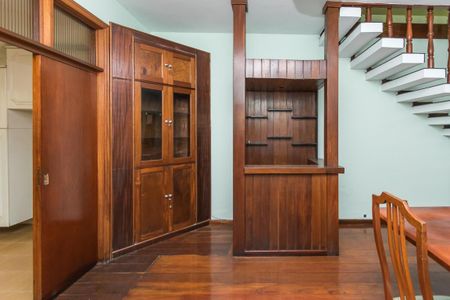 Casa à venda com 500m², 4 quartos e 3 vagas Casa à venda com 500m², 4 quartos e 3 vagasSala de Jantar
