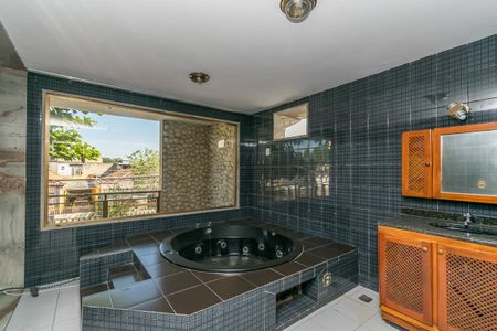 Casa à venda com 500m², 4 quartos e 3 vagas Casa à venda com 500m², 4 quartos e 3 vagasBanheiro da Suíte 2
