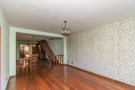 Casa à venda com 500m², 4 quartos e 3 vagas Casa à venda com 500m², 4 quartos e 3 vagasSala 1