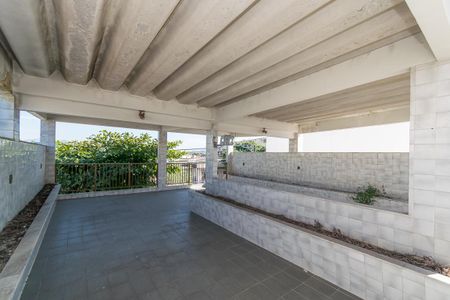 Casa à venda com 500m², 4 quartos e 3 vagas Casa à venda com 500m², 4 quartos e 3 vagasTerraço
