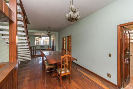 Casa à venda com 500m², 4 quartos e 3 vagas Casa à venda com 500m², 4 quartos e 3 vagasSala de Jantar