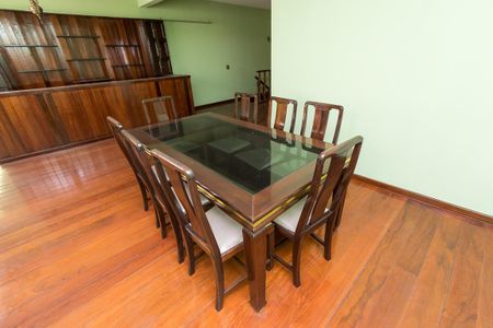 Casa à venda com 500m², 4 quartos e 3 vagas Casa à venda com 500m², 4 quartos e 3 vagasSala 2