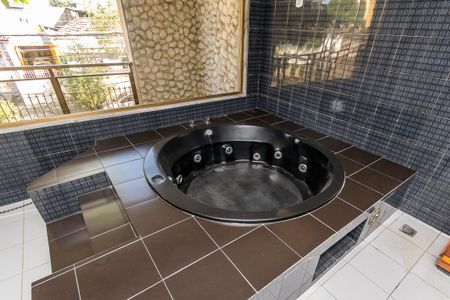 Casa à venda com 500m², 4 quartos e 3 vagas Casa à venda com 500m², 4 quartos e 3 vagasBanheiro da Suíte 2