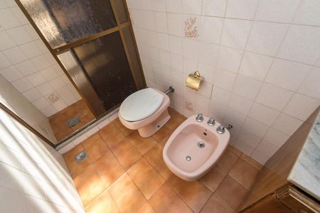 Casa à venda com 500m², 4 quartos e 3 vagas Casa à venda com 500m², 4 quartos e 3 vagasBanheiro da Suíte 1