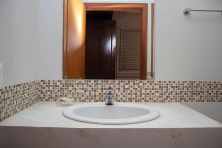 Casa à venda com 273m², 6 quartos e 2 vagasBanheiro da Suíte