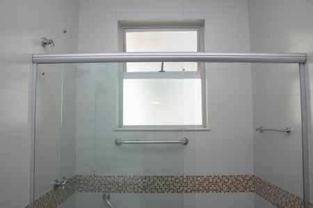 Casa à venda com 273m², 6 quartos e 2 vagasBanheiro da Suíte