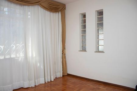 Casa à venda com 273m², 6 quartos e 2 vagasSala 1