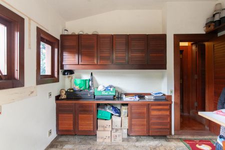 Casa à venda com 896m², 4 quartos e 6 vagas Casa à venda com 896m², 4 quartos e 6 vagasEscritório