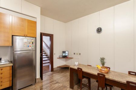 Casa à venda com 896m², 4 quartos e 6 vagas Casa à venda com 896m², 4 quartos e 6 vagasCozinha