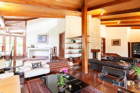 Casa à venda com 896m², 4 quartos e 6 vagas Casa à venda com 896m², 4 quartos e 6 vagasSala 2