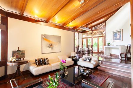 Casa à venda com 896m², 4 quartos e 6 vagas Casa à venda com 896m², 4 quartos e 6 vagasSala 2