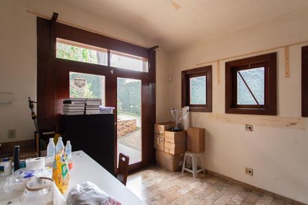 Casa à venda com 896m², 4 quartos e 6 vagas Casa à venda com 896m², 4 quartos e 6 vagasEscritório