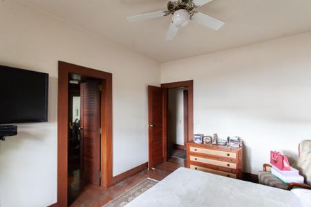 Casa à venda com 896m², 4 quartos e 6 vagas Casa à venda com 896m², 4 quartos e 6 vagasSuíte 1