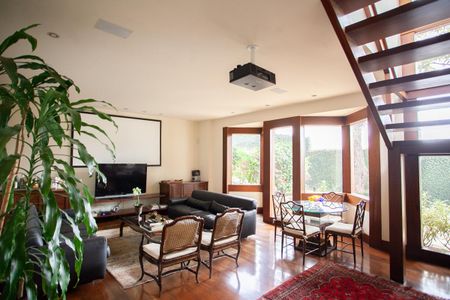 Casa à venda com 896m², 4 quartos e 6 vagas Casa à venda com 896m², 4 quartos e 6 vagasSala 3