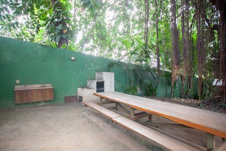 Casa à venda com 896m², 4 quartos e 6 vagas Casa à venda com 896m², 4 quartos e 6 vagasEspaço Gourmet